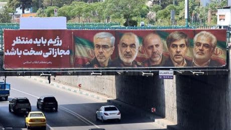 L’offensive d’Israël en Iran, un “pari risqué” pour faire tomber le régime des mollahs