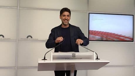 Los Comuns acuerdan con el PSC un refuerzo de dos horas semanales en las escuelas
