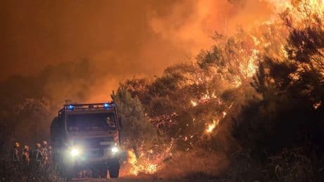 Detenido un trabajador de extinción de incendios por provocar el grave incendio de Mombeltrán