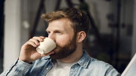 Kaffee direkt nach dem Essen? Warum Sie besser warten sollten