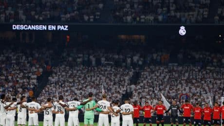 Minuto de silencio en el Bernabéu en memoria de los fallecidos en los incendios