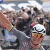 VIDEO. Paris-Roubaix 2025 : le résumé de la victoire en patron de Mathieu van der Poel, après un nouveau bras de fer avec Tadej Pogacar