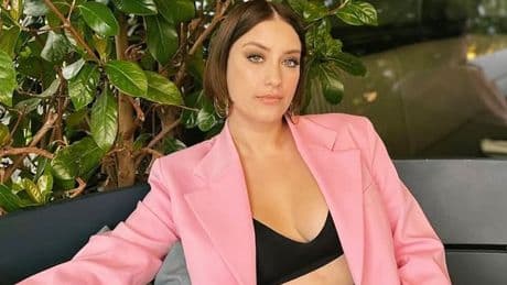 Hazal Kaya yaz tatilinde imaj değiştirdi