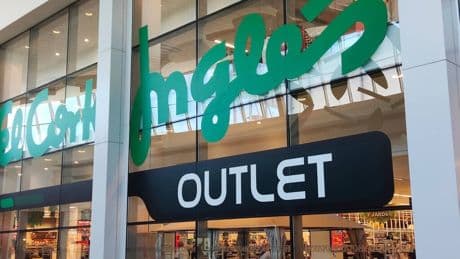 El Corte Inglés se ha cansado de ser una marca relacionada con outlets. Así que ha decidido empezar a cerrarlos