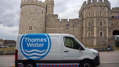 Crisis compleet bij de Britse waterbedrijven: geldschieter KKR druipt af, nationalisering dreigt