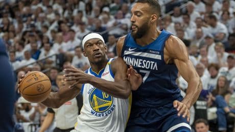 Play-offs NBA : les Timberwolves égalisent face aux Warriors, privés de Stephen Curry