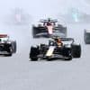 Chaotisch begin op kletsnat Silverstone, Max Verstappen is leiderspositie kwijt aan Oscar Piastri