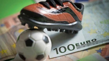 Voetbalclubs mogen alleen in deze periode transfers doen
