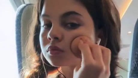 Ryan Thomas' daughter does makeup on train on way to studio after skipping GCSE exams