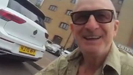 The Bill actor helps real-life police tackle shoplifter