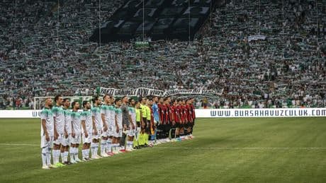 Bursaspor ve Eskişehirspor, doğa için dostluk maçına çıktı
