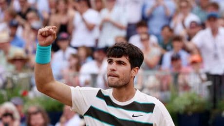 Sinner, Alcaraz vince Queen's e avvisa Jannik: i numeri dello spagnolo e i pronostici verso Wimbledon