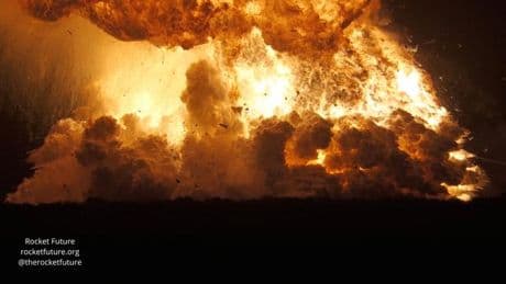 Une “énorme boule de feu” : les images de l’explosion d’une mégafusée de SpaceX