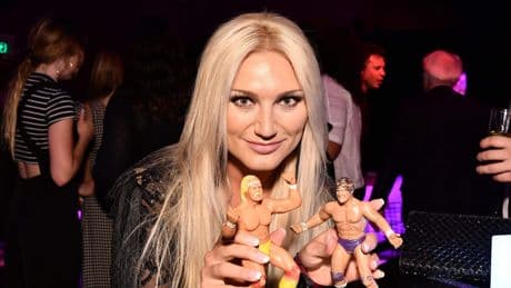Brooke Hogan wil voor autopsie van vader Hulk Hogan betalen: ’Mijn vaders waardigheid en nalatenschap verdienen dat’