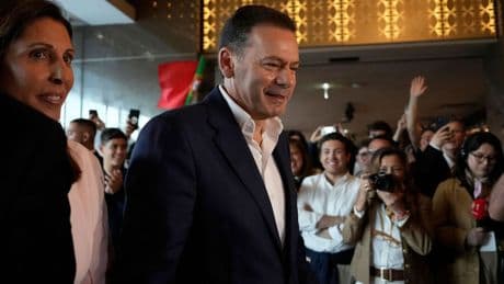 Nach Affäre um Regierungschef: Konservative laut Prognosen stärkste Kraft in Portugal