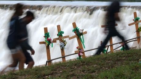 Texas floods latest: Death toll climbs to 132 as dozens rescued after new round of flash floods