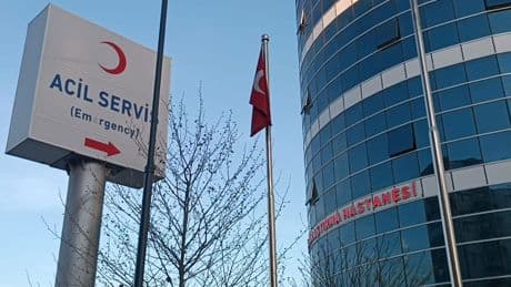 Siirt’te otomobilin çarptığı genç motokurye yaralandı