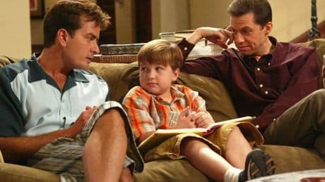 Angus Jones, el niño de &#039;Dos hombres y medio&#039;, totalmente irreconocible a sus 31 años