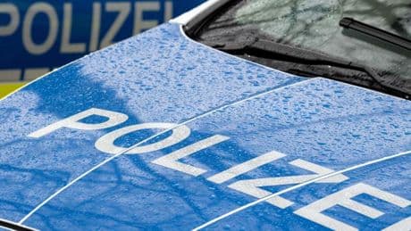 Gruppe von 15 Jugendlichen soll auf 25-Jährigen eingeschlagen haben