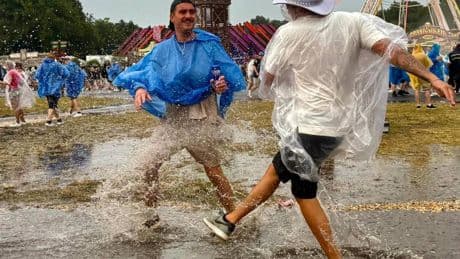 Unwetter auf dem Festival: Plötzlich heftige Regenschauer über Parookaville