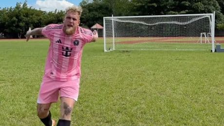 „Majestätsbeleidigung“ - Jake Paul entsetzt Messi- UND Ronaldo-Fans