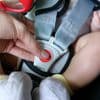 Gezin met baby en kleuter ontsnapt net op tijd uit brandende wagen in Bilzen