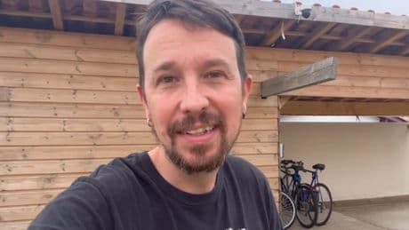 Pablo Iglesias anuncia la reapertura de la taberna Garibaldi: "Hay terraza y muy pronto futbolín"