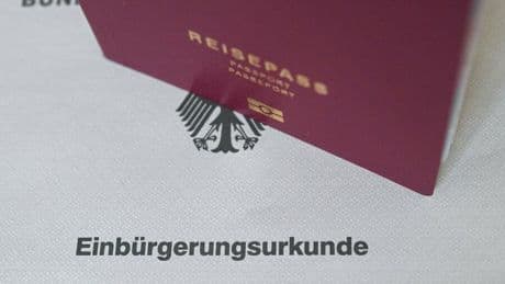 Migration: Bericht: Zahl der Einbürgerungen auf Rekordniveau