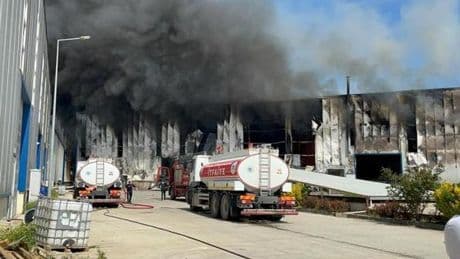 Son dakika... Tekirdağ'da fabrika yangını! Üst üste patlama sesleri duyuldu