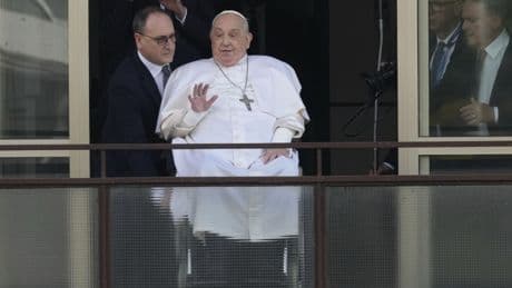La hemorragia al despertar: "El Papa Francisco estaba cada vez más fatigado, dos factores pudieron haber desencadenado el ictus"