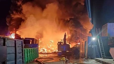 Erith fire LIVE: Warehouse, crane and vehicles on fire at London industrial estate