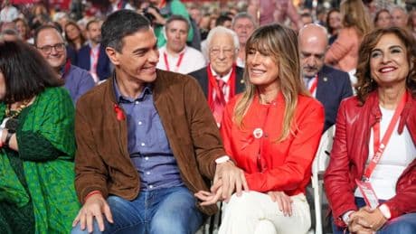 El 'Financial Times' habla de 'lawfare' al abordar los casos de Begoña Gómez y de David Sánchez
