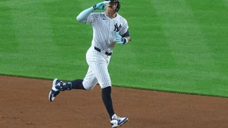 Aaron Judge passes Yogi Berra on Yankees’ all-time home run list with 359th blast