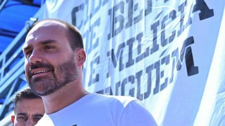 Un hijo de Bolsonaro se postula para la Presidencia de Brasil en 2026