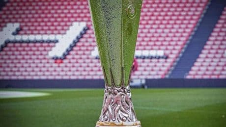 Sácate una foto con el trofeo de la Europa League este sábado