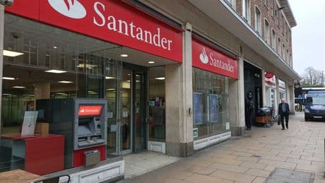 Santander UK: victoria parcial de la banca británica en el 'caso de los coches'