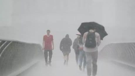 London weather live: Met Office hits southeast with huge 250-mile storm warning