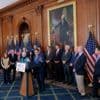 Trumps omstreden begrotingsvoorstel veroorzaakt eerste openlijke verdeeldheid in Republikeinse gelederen sinds zijn aantreden
