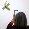 Opnieuw wordt banaan van beroemd kunstwerk opgegeten: deze keer schrokt bezoeker van Centre Pompidou hem op