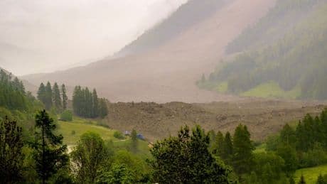 Major warning issued for tourist hotspot after glacier collapse