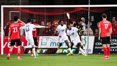 Barrage Ligue 2-National: Clermont s'impose à Boulogne-sur-Mer et prend une grosse option sur le maintien