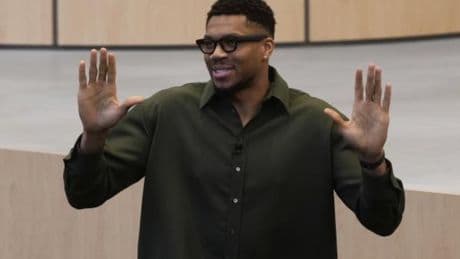 La frustración de Antetokounmpo al enterarse de que no ganó el MVP
