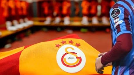 Galatasaray bir bombayı daha patlatıyor! Trabzonspor'un eski yıldızı Galatasaray'a transfer oluyor!