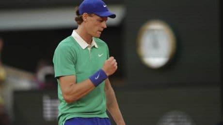 Roland Garros, Sinner straripante: batte Rublev in tre set e vola ai quarti