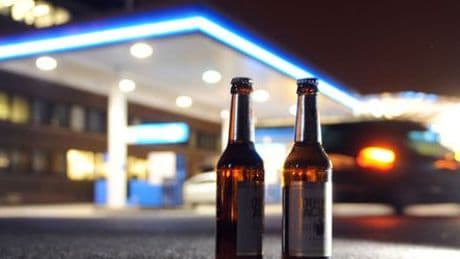 Jugendschutz: Bundesdrogenbeauftragter Hendrik Streeck offen für strengere Alkohol-Regeln