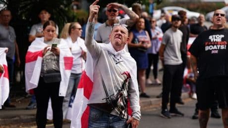 Starmer sets out plans for tackling mounting asylum claims amid hotel protests