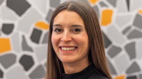 Eva Álvarez, experta en Medicina Estética: “La síntesis de vitamina D se produce principalmente a través de la síntesis cutánea, un proceso en el que el organismo la genera a partir de la exposición a la radiación UVB del sol”