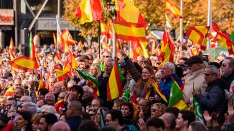Manifestación contra Sánchez en la plaza de Colón en Madrid, en directo