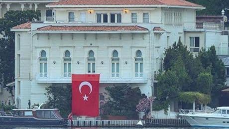 Teknofest Mavi Vatan kapsamında 'Türk Bayrağını Al, Boğaz'a Gel' etkinliğine boğazdaki yalılardan da destek olan oldu