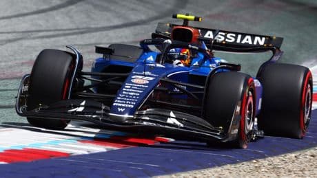 Desastre para Carlos Sainz en Austria, con problemas en su coche: "Es inconducible, tiene daños"